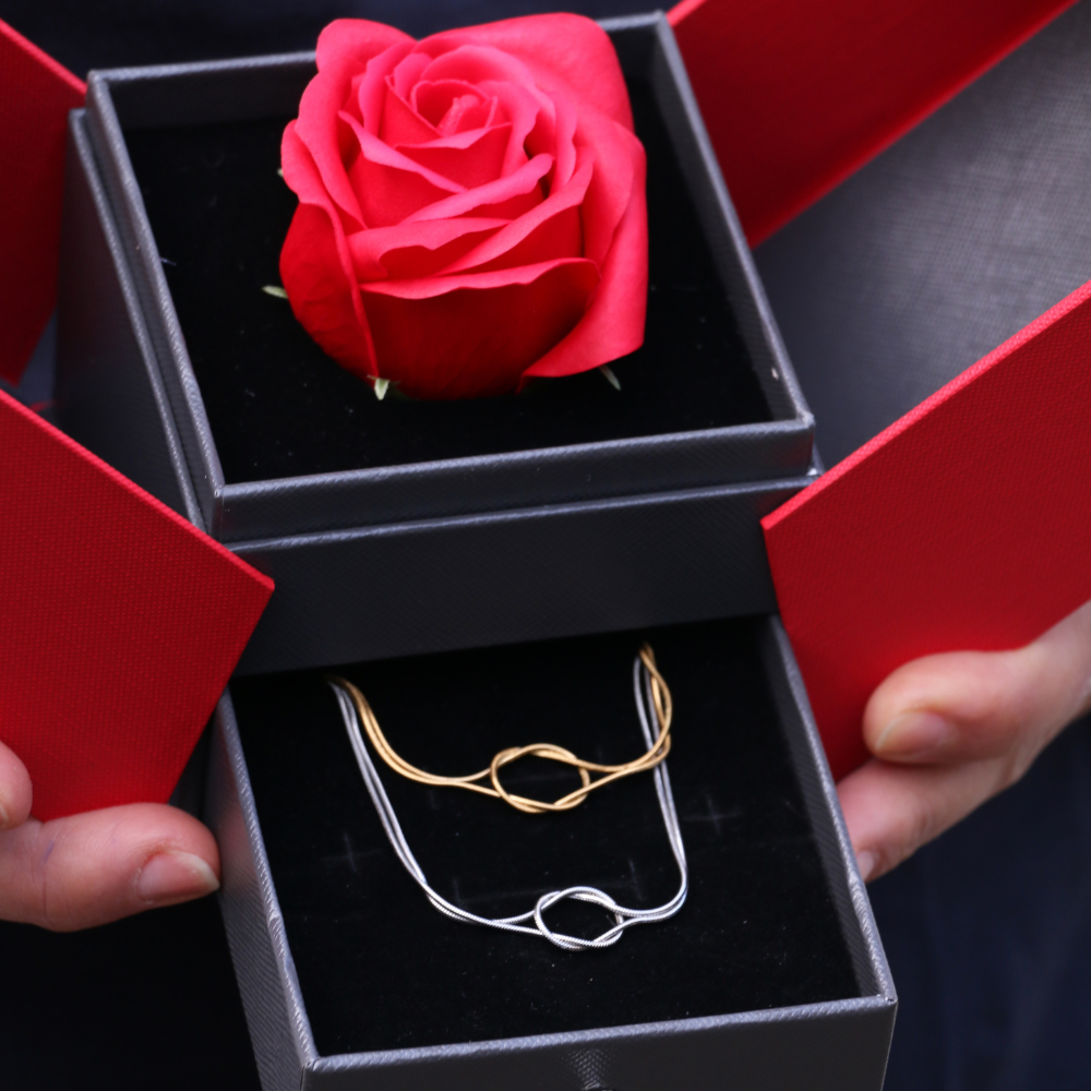 Collana Nodo Infinito (2 Catenine) - Confezione Regalo Con Rosa